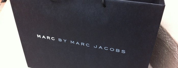 Marc Jacobs is one of Tempat yang Disukai Yeismel.