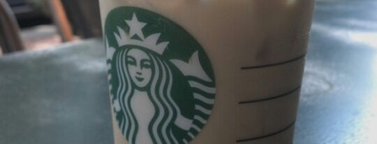 Starbucks is one of สถานที่ที่ Constance ถูกใจ.