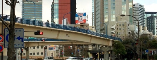 飯田橋交差点 is one of 目白通り (Mejiro-dori).