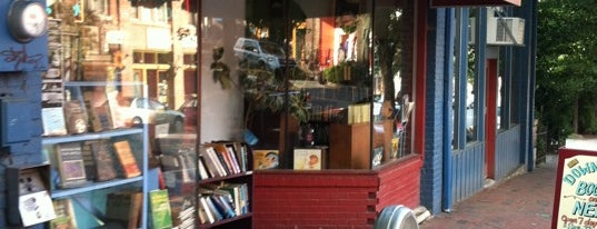 Downtown Book and News is one of Hannah 님이 저장한 장소.