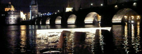 Ponte Carlos is one of Prague for tourists.