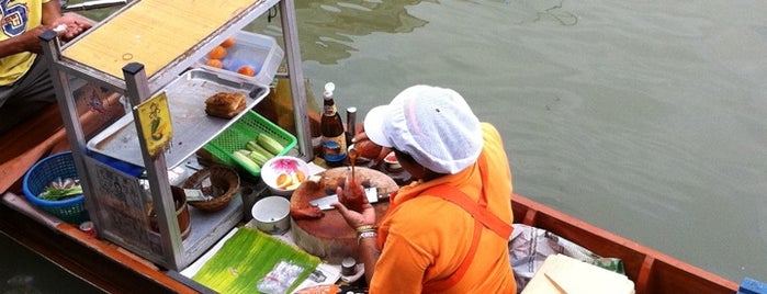 Amphawa Floating Market is one of Thailand travel.
