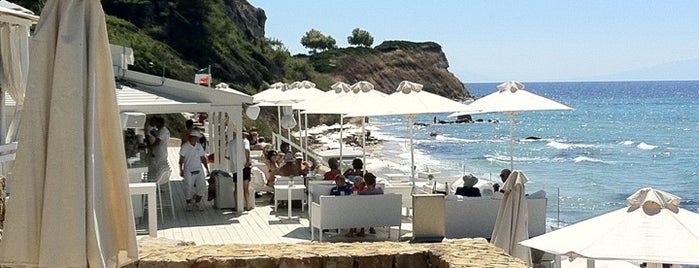 Bousoulas Beach Bar is one of สถานที่ที่บันทึกไว้ของ mariza.