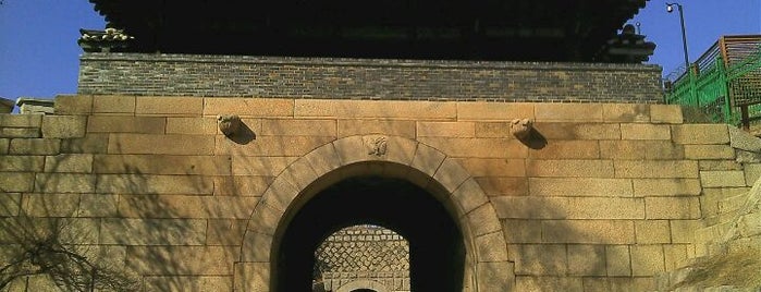 彰義門 is one of The Gates of Seoul.