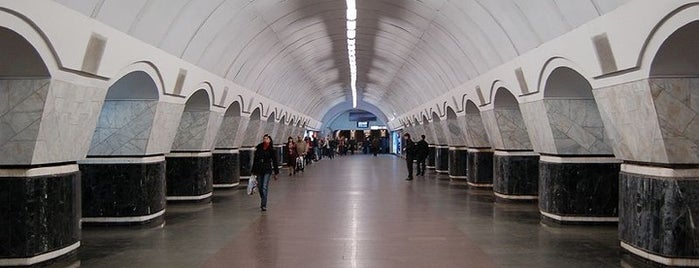 Станция «Лукьяновская» is one of Київський метрополітен.