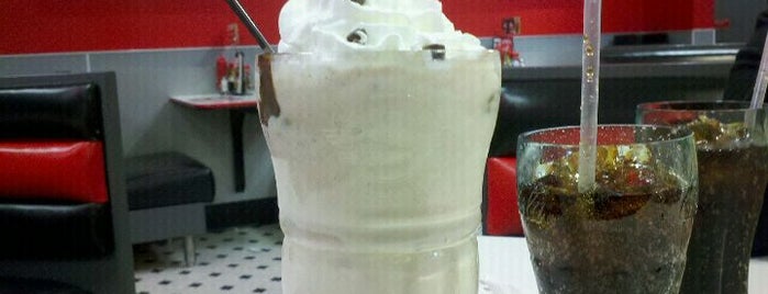 Steak 'n Shake is one of Coreyさんのお気に入りスポット.