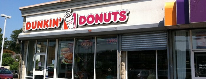 Dunkin' is one of Lizzie : понравившиеся места.