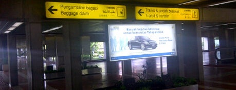 Международный аэропорт Сукарно-Хатта (CGK) is one of Airports in Indonesia.