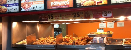 Popeyes Louisiana Kitchen is one of Locais curtidos por Andrew.