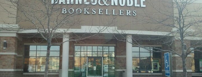 Barnes & Noble is one of Tempat yang Disukai Rex.