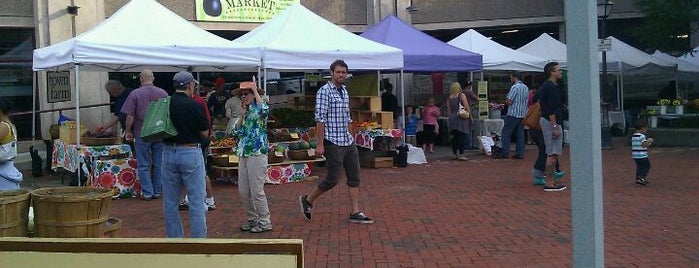 Tuesday Farmer's Market is one of Lieux sauvegardés par Trever.