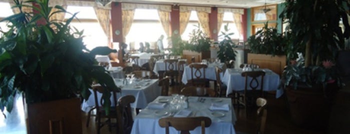 The Harbor Restaurant is one of สถานที่ที่บันทึกไว้ของ Jaclyn.