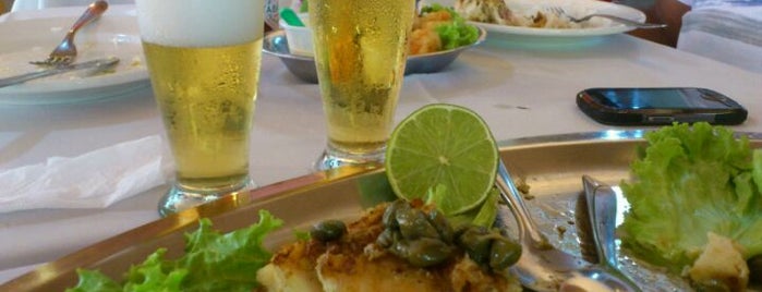 Dourado's Bar e Restaurante is one of Lugares favoritos de Marcella.