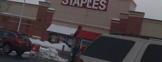 Staples is one of Lieux qui ont plu à Wendy.