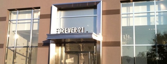 Forever 21 is one of Orte, die Stephanie gefallen.