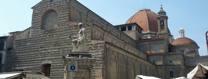 Piazza San Lorenzo is one of Firenze.