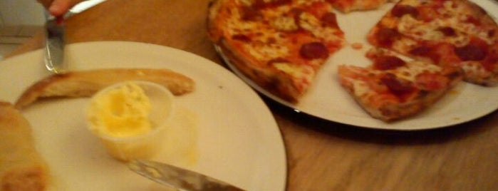 PizzaExpress is one of Bilgeさんのお気に入りスポット.