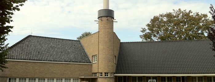 Catharinaschool is one of De scholen van Dudok.