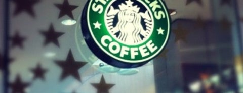 Starbucks is one of carolinecさんのお気に入りスポット.