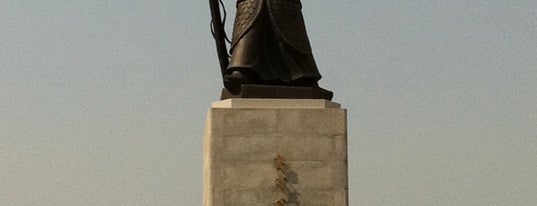 李舜臣(イ・スンシン)将軍の銅像 is one of Seoul #4sqCities.