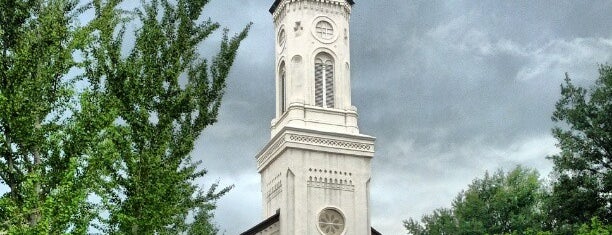 First Presbyterian Church is one of Lizzie'nin Beğendiği Mekanlar.
