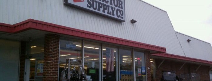 Tractor Supply Co. is one of Locais curtidos por Louis J..