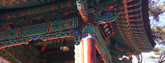 용궁사 (龍宮寺) is one of Buddhist temples in Gyeonggi.