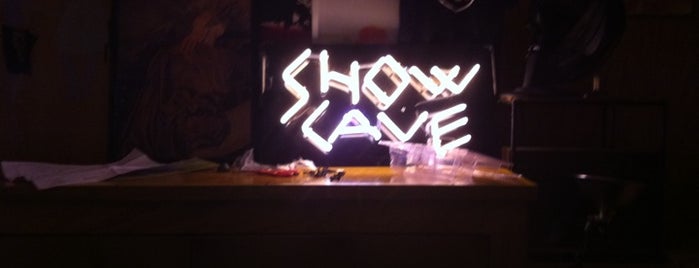 Show Cave Night Gallery is one of Los Angeles.