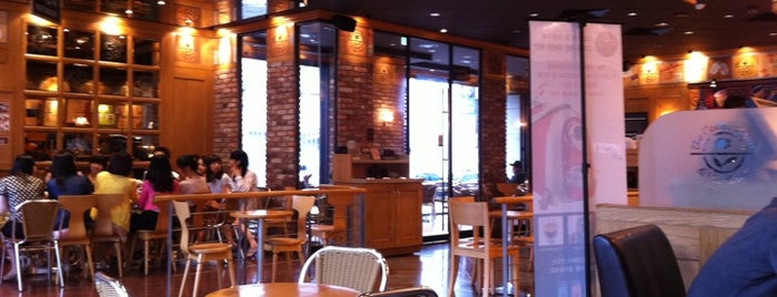 The Coffee Bean & Tea Leaf is one of The Coffee Bean & Tea Leaf (커피빈).