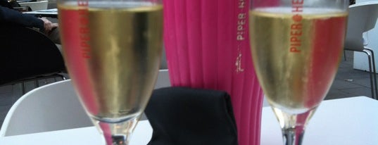 Bubbels Champagnebar is one of สถานที่ที่ Joeri ถูกใจ.