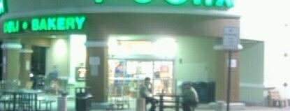 Publix is one of Lugares favoritos de Joey.