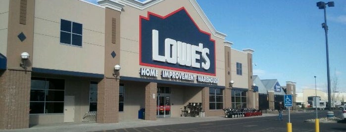 Lowe's is one of สถานที่ที่ Ethelle ถูกใจ.