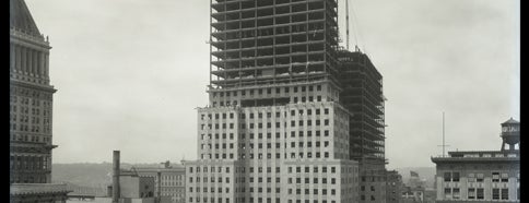 Carew Tower is one of Surviving Historic Buildings in Cincinnati.