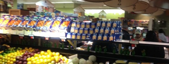 Associated Supermarket is one of John'un Beğendiği Mekanlar.