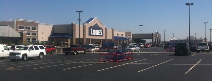 Lowe's is one of สถานที่ที่ Amy ถูกใจ.