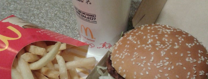 McDonald's is one of Locais curtidos por Jeff.