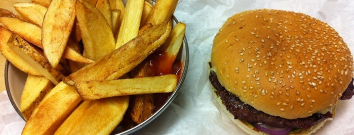 Real Burger is one of Lugares favoritos de Carl.