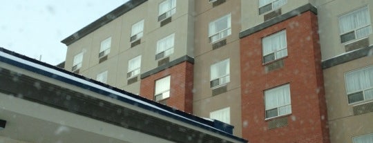 Holiday Inn Express & Suites Edmonton South is one of Orte, die Mitchell gefallen.