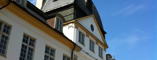 Charlottenlund Slotshave is one of Lugares favoritos de Olgaç.
