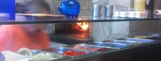 Pizza Azzurro is one of Tempat yang Disimpan N..