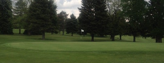 Manor Valley Golf Course is one of Lugares favoritos de Tiona.