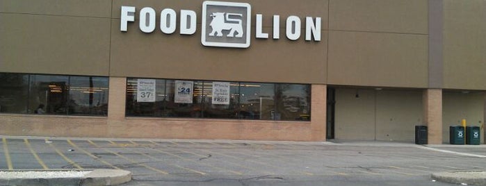 Food Lion Grocery Store is one of Nicoleさんのお気に入りスポット.