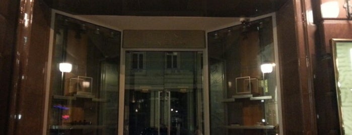 Officine Panerai Boutique is one of Denis'in Kaydettiği Mekanlar.