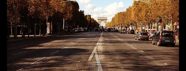 Avenida Campos Elísios is one of Paris.