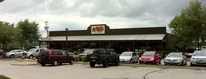 Cracker Barrel Old Country Store is one of Tempat yang Disimpan Lizzie.