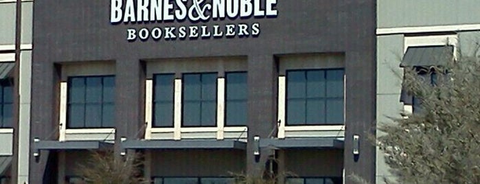 Barnes & Noble is one of Sandra : понравившиеся места.