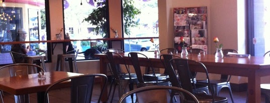 Top Nosh Cafe is one of Orte, die Russell gefallen.