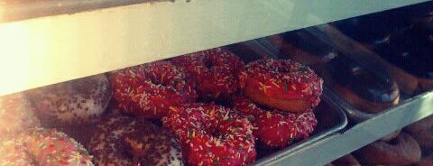 Mary's Donuts is one of Tempat yang Disukai Domonique.