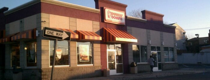 Dunkin' is one of Lugares favoritos de Persephone.