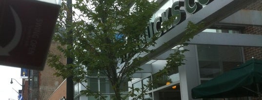 Starbucks is one of Jeremyさんのお気に入りスポット.